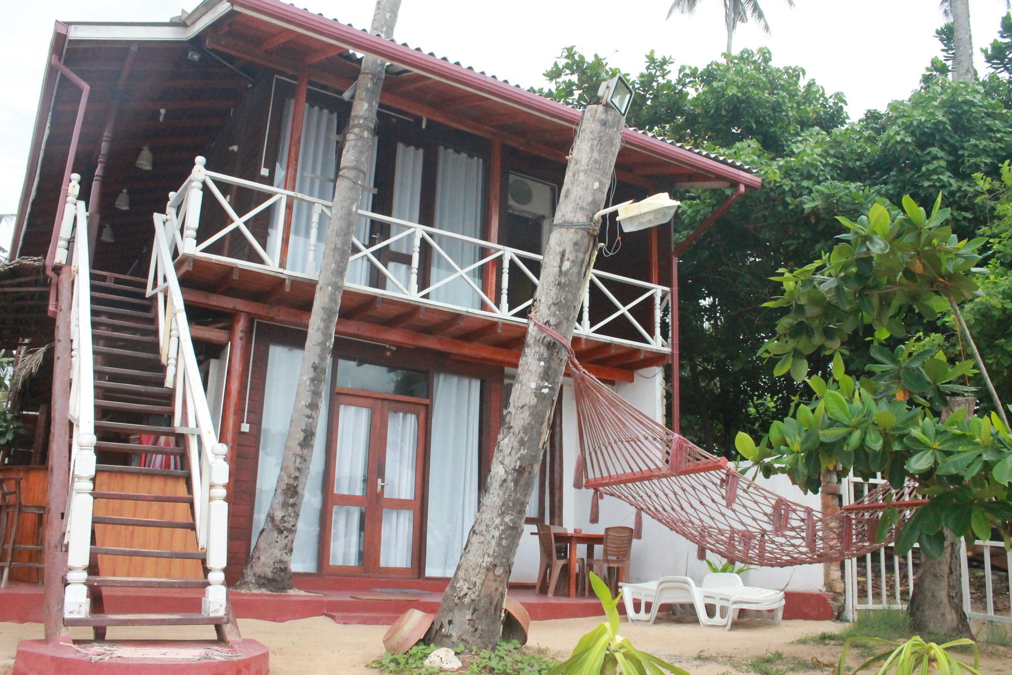 Coral Beach Hotel Mirissa Exterior foto